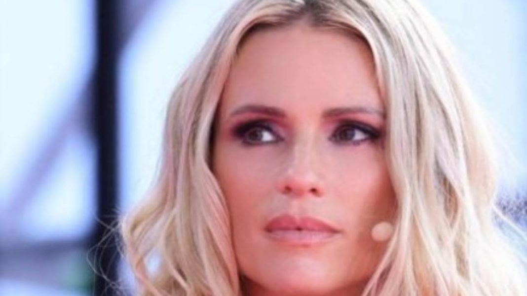 Michelle Hunziker il seno è troppo grande sei proprio una dea Juve Dipendenza