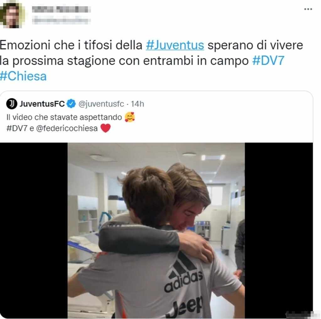 Tweet Vlahovic e Chiesa