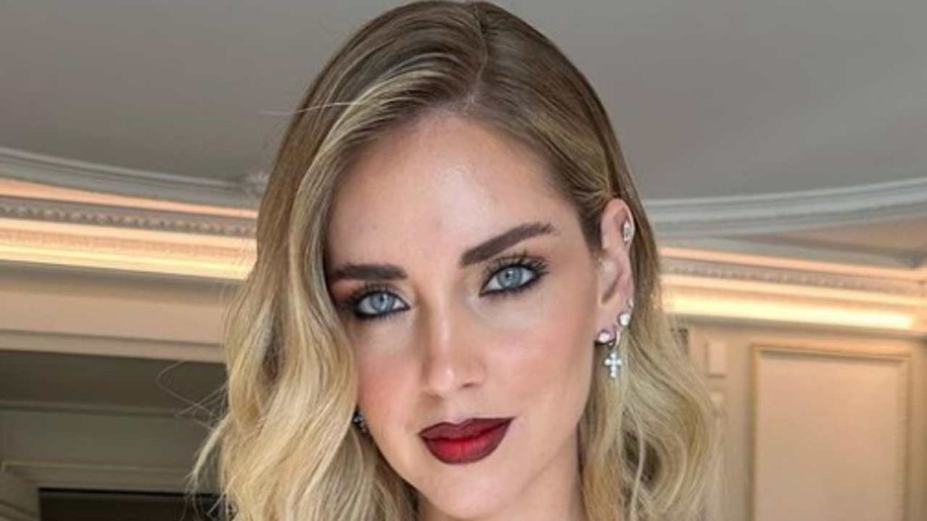 Chiara Ferragni, Il Lato B Si Riflette Nell'acqua: Curve Perfette ...